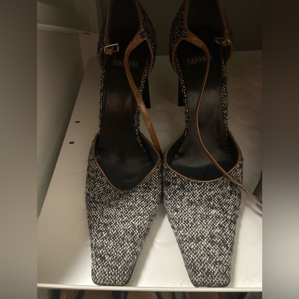 Casedi Black and white stylish heels